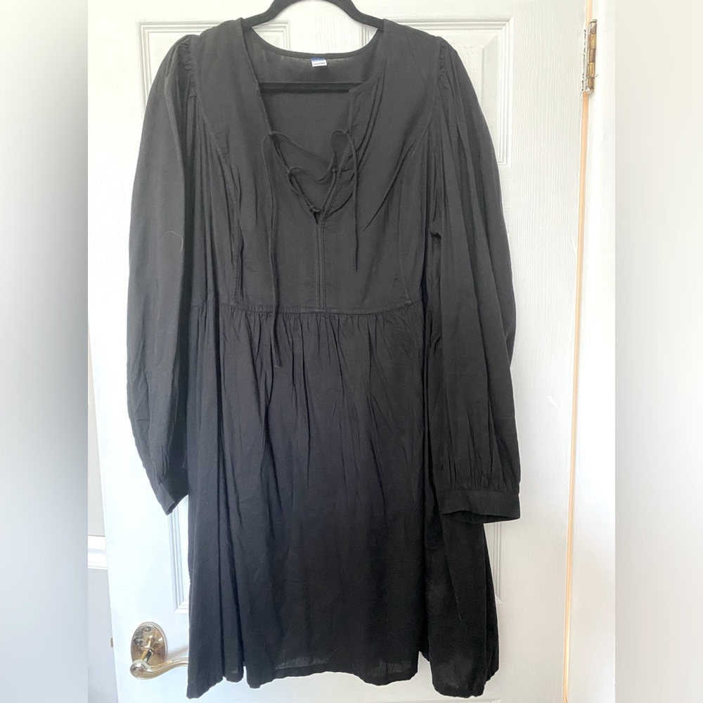 Old Navy Black Long Sleeve Dress - It has pockets!